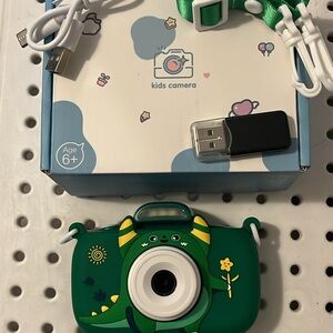 Green Kids Digital Camera with flash / cámara para niños con flash